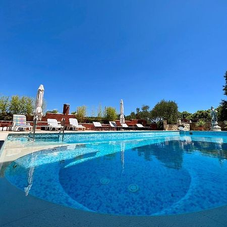 Apartment With Swimming Pool Jelsa  Exterior foto