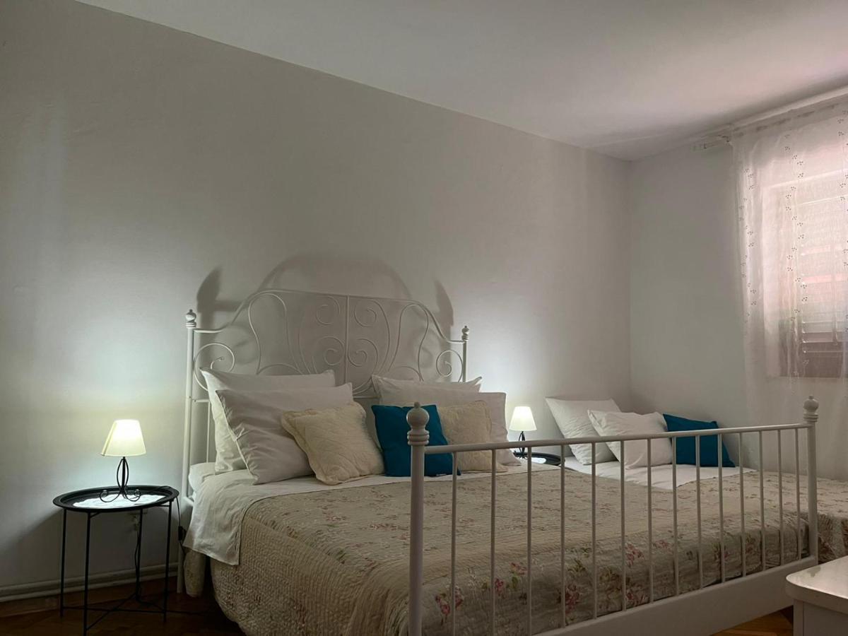 Apartment With Swimming Pool Jelsa  Exterior foto